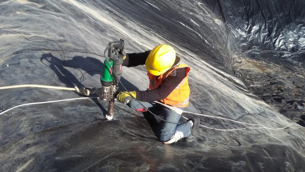 instalacion de geosinteticos y tuberias