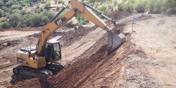 Perfilacion del talud final " EJECUCION DE PRESA DE RELAVES PROYECTO PLANTA DE BENEFICIO USAYMA"