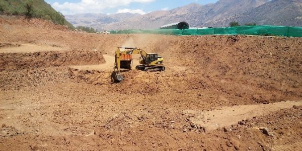 Corte y carguío de material " EJECUCION DE PRESA DE RELAVES PROYECTO PLANTA DE BENEFICIO USAYMA"